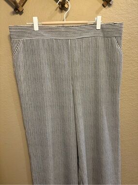 Max Studio Black and White Striped pants
